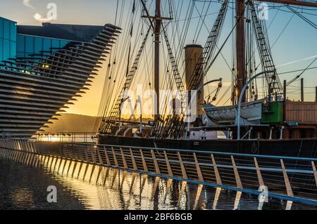 Royal Research Ship Discovery at Disvovery Point, Dundee mit V&A Museum Stockfoto