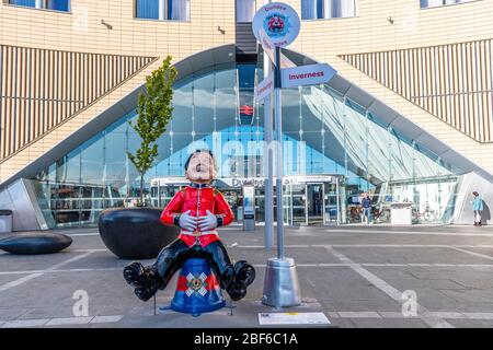 Orr Wullie Installation außerhalb Dundee Bahnhof Stockfoto