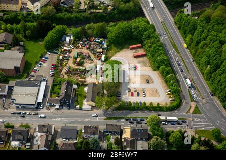 , Autoverkäufer, Schrottplatz und Parkplatz an der Hauptstraße in Schwelm, 11.05.2016, Luftaufnahme, Deutschland, Nordrhein-Westfalen, Ruhrgebiet, Schwelm Stockfoto