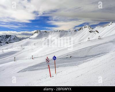 Skigebiet auf der Zugspitze, dem höchsten Berg Deutschlands, Deutschland, Bayern, Oberbayern, Oberbayern Stockfoto