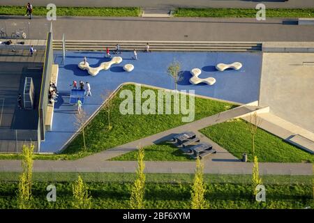 Blauer Platz mit Tischtennisplatte im Freizeitzentrum Lippe Hamm - Franz Schacht in Hamm, 21.04.2016, Luftaufnahme, Deutschland, Nordrhein-Westfalen, Ruhrgebiet, Hamm Stockfoto