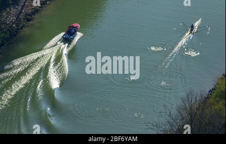 , Motorboot und Skiff auf dem Datteln-Hamm-Kanal in Hamm, 21.04.2016, Luftaufnahme, Deutschland, Nordrhein-Westfalen, Ruhrgebiet, Hamm Stockfoto