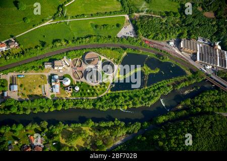 , Kläranlage Becken und Reinigungsschritte für die Abwasseraufbereitung der Klaeranlage Iserlohn-Letmathe in Iserlohn, 09.05.2016, Luftaufnahme, Deutschland, Nordrhein-Westfalen, Sauerland, Iserlohn Stockfoto