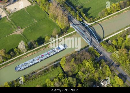 Tankschiff auf dem Datteln-Hamm-Kanal an der Ostwennemar-Straße in Hamm, 23.04.2016, Luftaufnahme, Deutschland, Nordrhein-Westfalen, Ruhrgebiet, Hamm Stockfoto