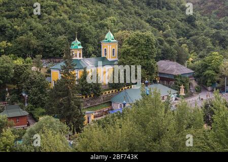 Luftbild mit dem Kloster der Heiligen Dreifaltigkeit Saharna im Dorf Saharna im Bezirk Rezina in Moldawien Stockfoto