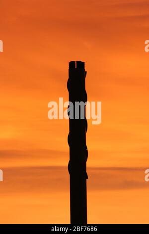 Magischer Sonnenuntergang mit orangefarbenem Himmel in Hornstull, Liljeholmen, Stockholm, Schweden Stockfoto