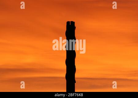 Magischer Sonnenuntergang mit orangefarbenem Himmel in Hornstull, Liljeholmen, Stockholm, Schweden Stockfoto