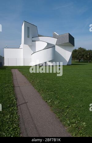 Weiße dekonstruktivistische Architektur Vitra Design Museum Galerie Vitra Campus by Frank Gehry Stockfoto