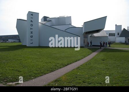 Weiße dekonstruktivistische Architektur Vitra Design Museum Galerie Vitra Campus by Frank Gehry Stockfoto