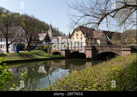 17. April 2020, Baden-Württemberg, Sulz am Neckar: Stadtansicht von Sulz am Neckar. Aufgrund der erhöhten Koronazahlen in Sulz am Neckar (Landkreis Rottweil) gilt dort seit 17.04.2020 eine Maskenpflicht. Foto: Silas Stein/dpa Stockfoto