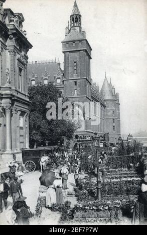 Vue du marche aux fleurs et la conciergerie sur l'ile de la Cite, Paris (Blumenmarkt in Paris) Carte postale 1910 Collection privee Stockfoto