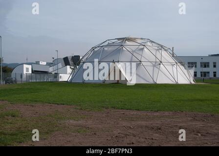 White Lightweight Geodätische Kuppel Vitra Campus von T.C. Howard Synerggetics Nach Buckminster Fuller Stockfoto