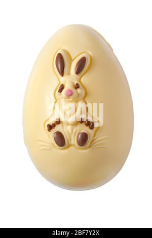 Thorntons weiße Schokolade Bunny Egg ungewickelt aus der Box entfernt - Osterhasen Kaninchen Ei auf weißem Hintergrund isoliert bereit für Ostern Stockfoto