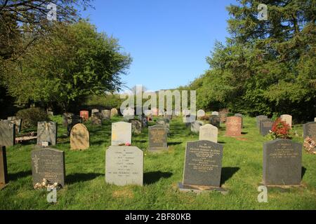 Der Friedhof in der St. Kenelm's Kirche, Romsley, Halesowen, England, Großbritannien. Stockfoto