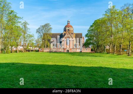 Old Brick Free Church im Hampstead Garden Vorort Square, London, Großbritannien Stockfoto