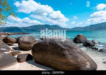 Paradise Beach, Phuket / Thailand - 14. Januar 2020: Paradise Beach ist der beliebteste Strand in Phuket, Thailand Stockfoto