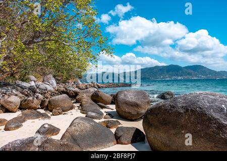 Paradise Beach, Phuket / Thailand - 14. Januar 2020: Paradise Beach ist der beliebteste Strand in Phuket, Thailand Stockfoto