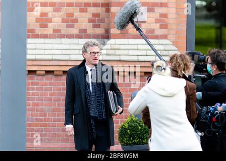 Kiel, Deutschland. April 2020. Bernd Bucholz (FDP), Minister für Wirtschaft, Verkehr, Arbeit, Technologie und Tourismus in Schleswig-Holstein, spricht mit Journalisten. Quelle: Frank Molter/dpa/Alamy Live News Stockfoto