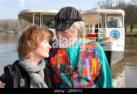 Der verstorbene (gestorben 04.04.2020) 7. Marquess of Bath, Alexander Thynn. Mit seiner Frau die (Dowager) Marchioness of Bath, Anna Thynn in Longleat UK im Jahr 2007. Stockfoto