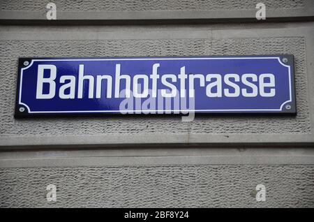 Straßenschild: Bahnhofstrasse in Zürich - Schweiz Stockfoto