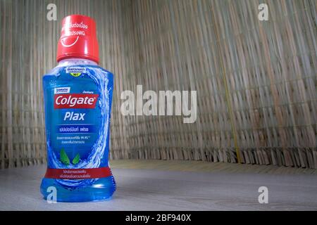 Chiangmai, Thailand - April 17 2020: Produktaufnahme von Colgate Plax Mundwasser. In thailand Verkauf und aus Colgate Palmolive Thailand. Stockfoto