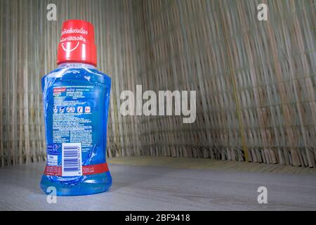 Chiangmai, Thailand - April 17 2020: Produktaufnahme von Colgate Plax Mundwasser. In thailand Verkauf und aus Colgate Palmolive Thailand. Stockfoto