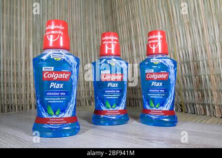 Chiangmai, Thailand - April 17 2020: Produktaufnahme von Colgate Plax Mundwasser. In thailand Verkauf und aus Colgate Palmolive Thailand. Stockfoto