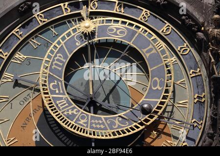 Prag, Tschechische Republik - 28. Juli 2013: Die Prager Astronomische Uhr Stockfoto