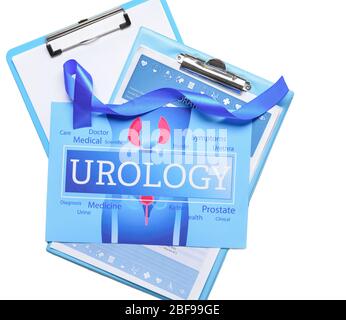 Papierbogen mit Text UROLOGIE, Awareness Ribbon und Labor-Testformular auf weißem Hintergrund Stockfoto