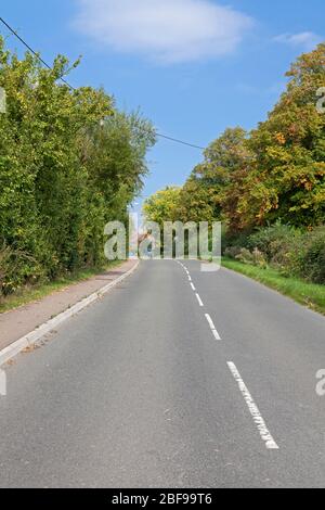 England, Buckinghamshire, Cheddington, High Street südlich vom Village Center Stockfoto