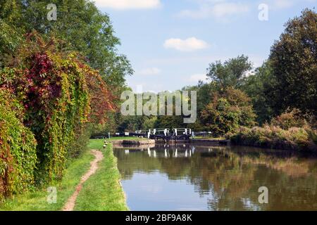 England, Buckinghamshire, Grand Union Canal mit Seabrook Lock Nummer 36 Stockfoto