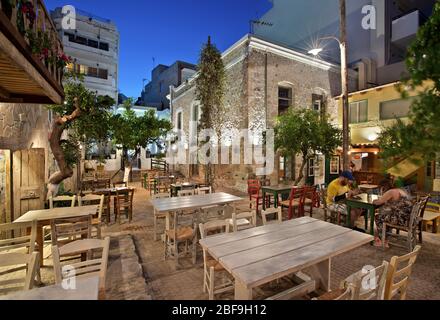 'Odeio' (wörtlich 'Odeon') eine wunderschöne Taverne in der Stadt Ierapetra, Lassithi, Kreta, Griechenland. Stockfoto