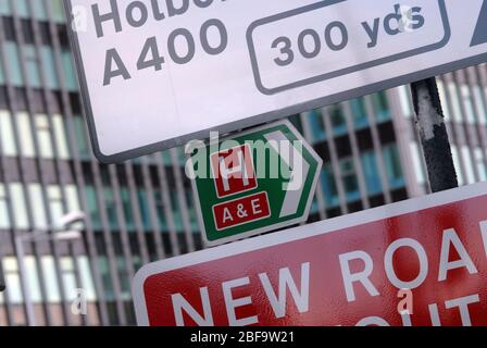 Universal Krankenhaus Schild vor University College Hospital, London Stockfoto