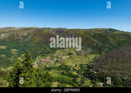 Aussichtspunkt der Terrassen (Miradouro dos Soccalcos), mit Blick auf die Landwirtschaftlichen Terrassen (berühmte Tibeter Stil Landschaft Blick), Porta Cova Place, Sist Stockfoto