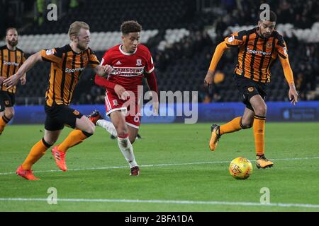 KINGSTON UPON HULL, GROSSBRITANNIEN. Middlesbrough's Marcus Tavernier in Aktion mit David Meyler und Michael Hector von Hull City während des Sky Bet Championship-Spiels zwischen Hull City und Middlesbrough im KC Stadium, Kingston upon Hull am Dienstag, den 31. Oktober 2017. (Quelle: Mark Fletcher, Mi News) Stockfoto