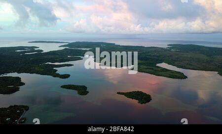Blick aus Vogelperspektive auf Lagune von Südseeinsel Yap, Mikronesien, Pazifik, Australien Stockfoto