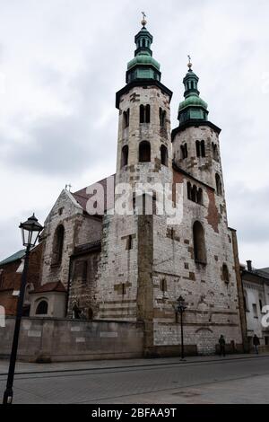 KRAKAU, POLEN - OKTOBER 10 2018: Ansicht der Kirche des Heiligen Andreas, einer barocken Kirche in der Altstadt von Kraków, Polen. Stockfoto