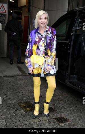 Carly Rae Jepsen sah, wie sie am 25. April 2019 in der BBC Radio One Live Lounge in London ankam. Stockfoto