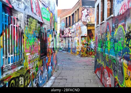 Gent, Belgien - 31. Mai 2011: Die Werregarenstraat ist ein öffentlicher Bereich für Straßenkünstler, in dem sie ihre bunten Graffiti malen können Stockfoto