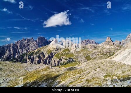 Italien, Südtirol, Sextner Dolomiten mit Bullkoepfe- Schwalbenkofel- Schwabenalpenkopf- Hochebenkofel- Haunold- Toblacher Knoten und Dreizinnenhuett Stockfoto