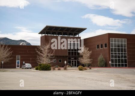 Helena, Montana - 10. April 2020: Fitnessstudio des Capital City Health Club und leerer Parkplatz während der Stilllegung des Coronavirus Covid-19. Wegen Gesundheit geschlossen Stockfoto