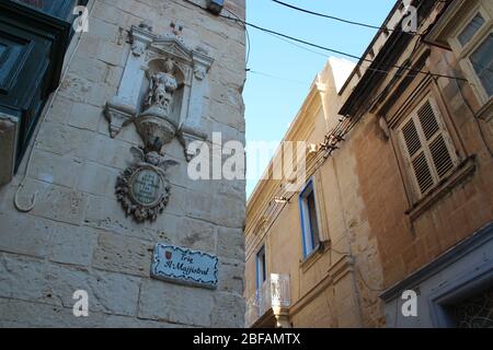 Ex-voto in einer Straße in vittoriosa in malta Stockfoto