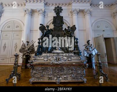 Silbermetallgrab von Alexander Newski, Fürst von Nowgorod, Eremitage Staatliches Museum, Winterpalast, Sankt Petersburg, Russische Föderation Stockfoto