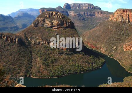 Herrliche Panorama der berühmten drei Rondavels der Blyde River Canyon (Südafrika) im Winter (Juli) Stockfoto