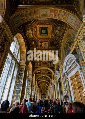 Bunte Dekoration in den Raphael Loggien, Staatliches Einsiedelmuseum, Winterpalast, Sankt Petersburg, Russische Föderation Stockfoto