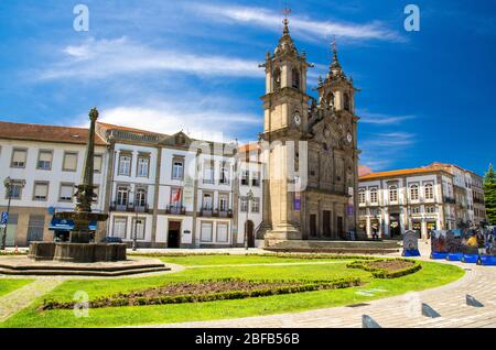 Braga, Portugal - 24. Juni 2017: Stadttag Holy Cross Church oder Igreja de Santa Cruz Largo Carlos Amarante Stockfoto