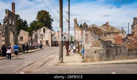 Oradour-sur-Glane, Frankreich - Aug 2014: Ruinen eines Dorfes, das während des 2. Weltkrieges von der SS ausgelöscht wurde Stockfoto