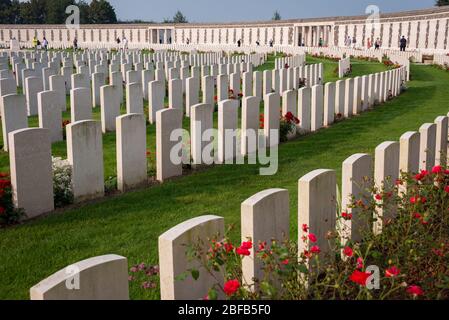 Tyne Cot, Belgien - Sep 2014: Erster Weltkrieg Britischer Friedhof und Grabsteine Stockfoto