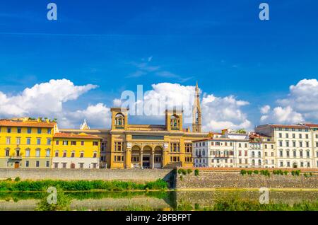 Biblioteca Nazionale Centrale di Firenze National Library und Gebäude auf Uferpromenade des Flusses Arno in der historischen Mitte der Stadt Florenz, b Stockfoto