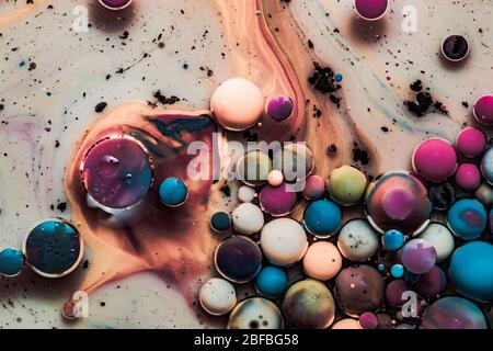 Farbige abstrakte Hintergrund.Tinte Blasen im Wasser. Abstrakte, farbenfrohe Farbe. Stockfoto